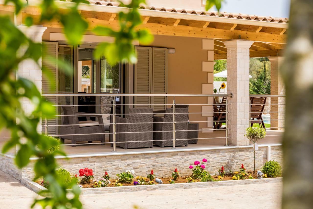 Villa Johnnie Poulades Ngoại thất bức ảnh